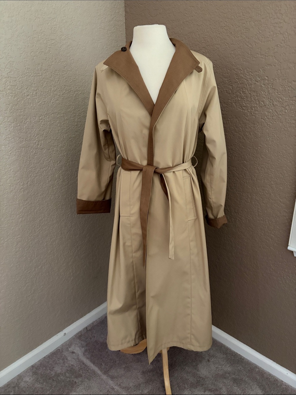 Roth-Le Cover sport Reverseable Beige/brown Trench Coat w/belt size 12 like new